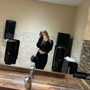 Meet your Posher, Ella